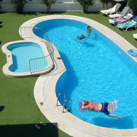 アパートホテル Ozukara 1 3*